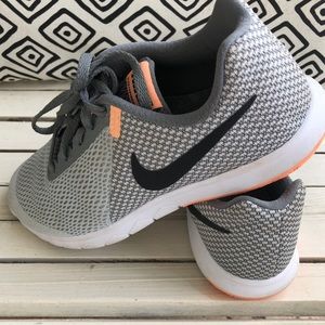 Woman’s Nike Flex